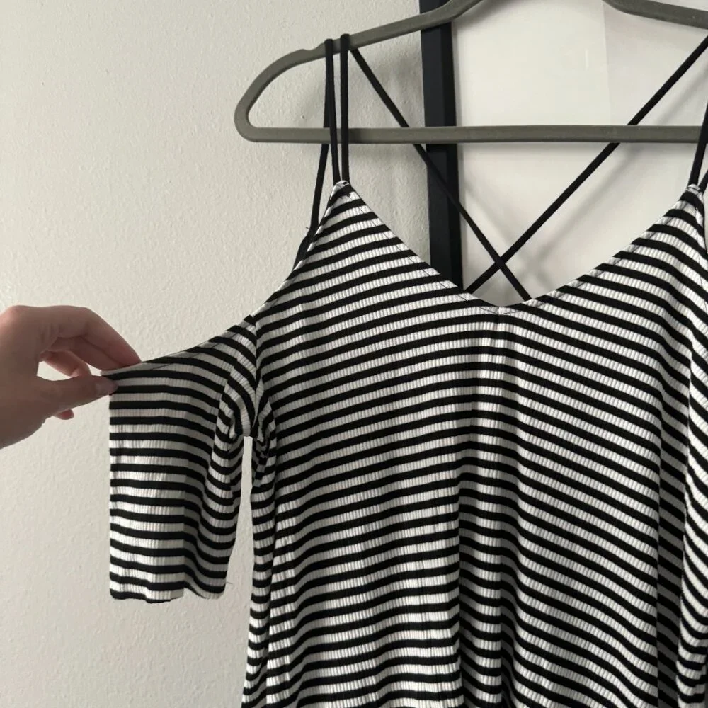 Urban Outfitters | EUC Off Shoulder Short Sleeve Crop Top in Black/White Medium - Picture 4 of 6